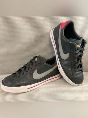 Nike Women's Sweet Classic Leather sneaker “Dark Grey/Stealth-Pink Flash" size 7
